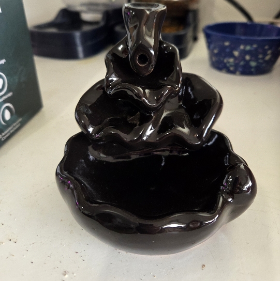 Innozen Black Backflow Cascading Incense Burner with Incense NEW - Picture 2 of 4